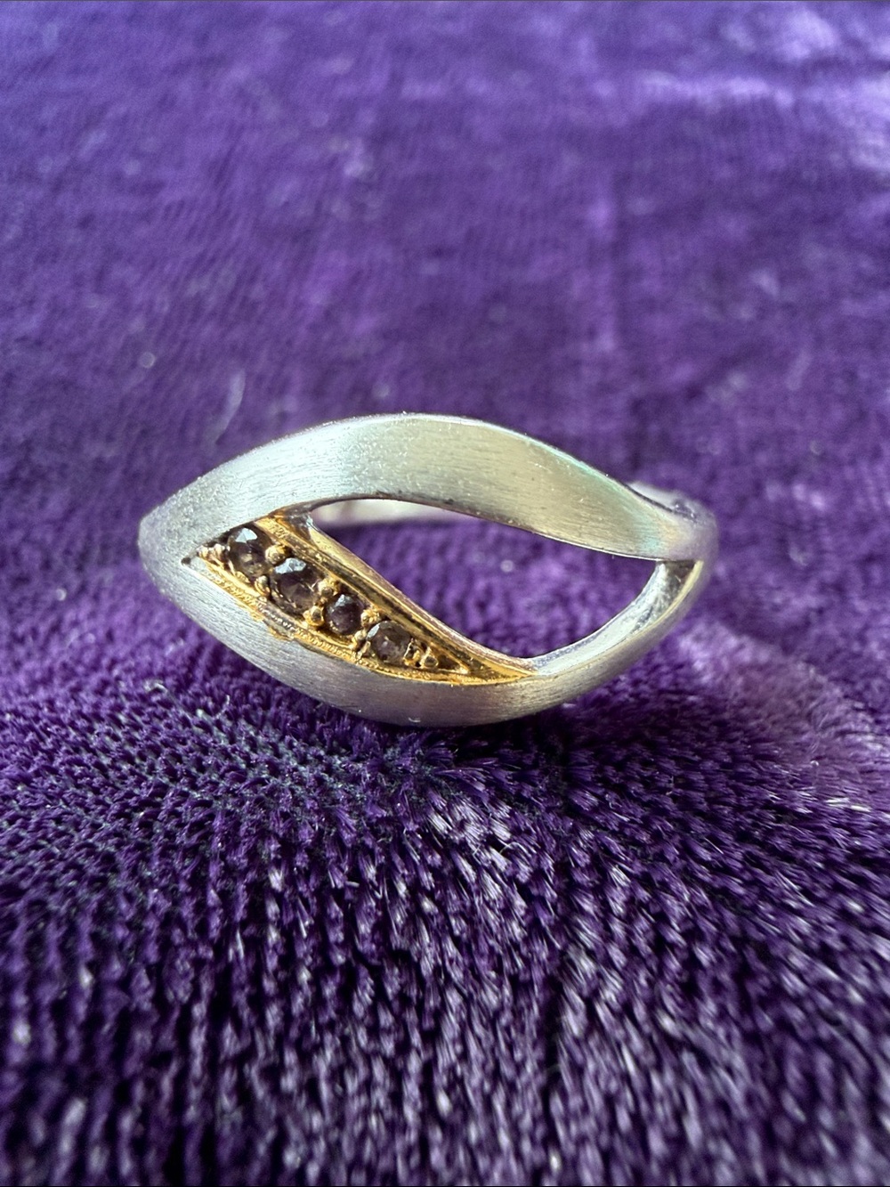 Vintage 925 sterling silver ring w sapphire (?) gemstones, touch of 14K gold
